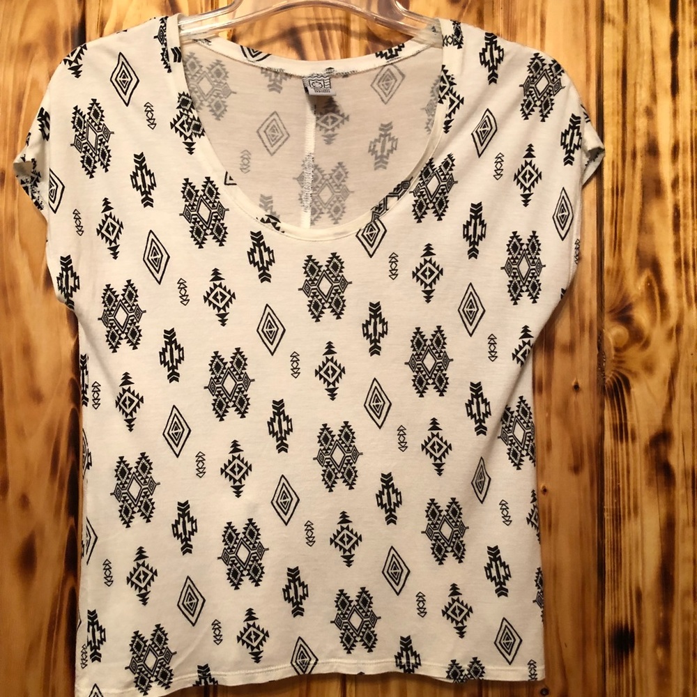 Womens White Patterned Scoopneck Zumiez Tee Size M